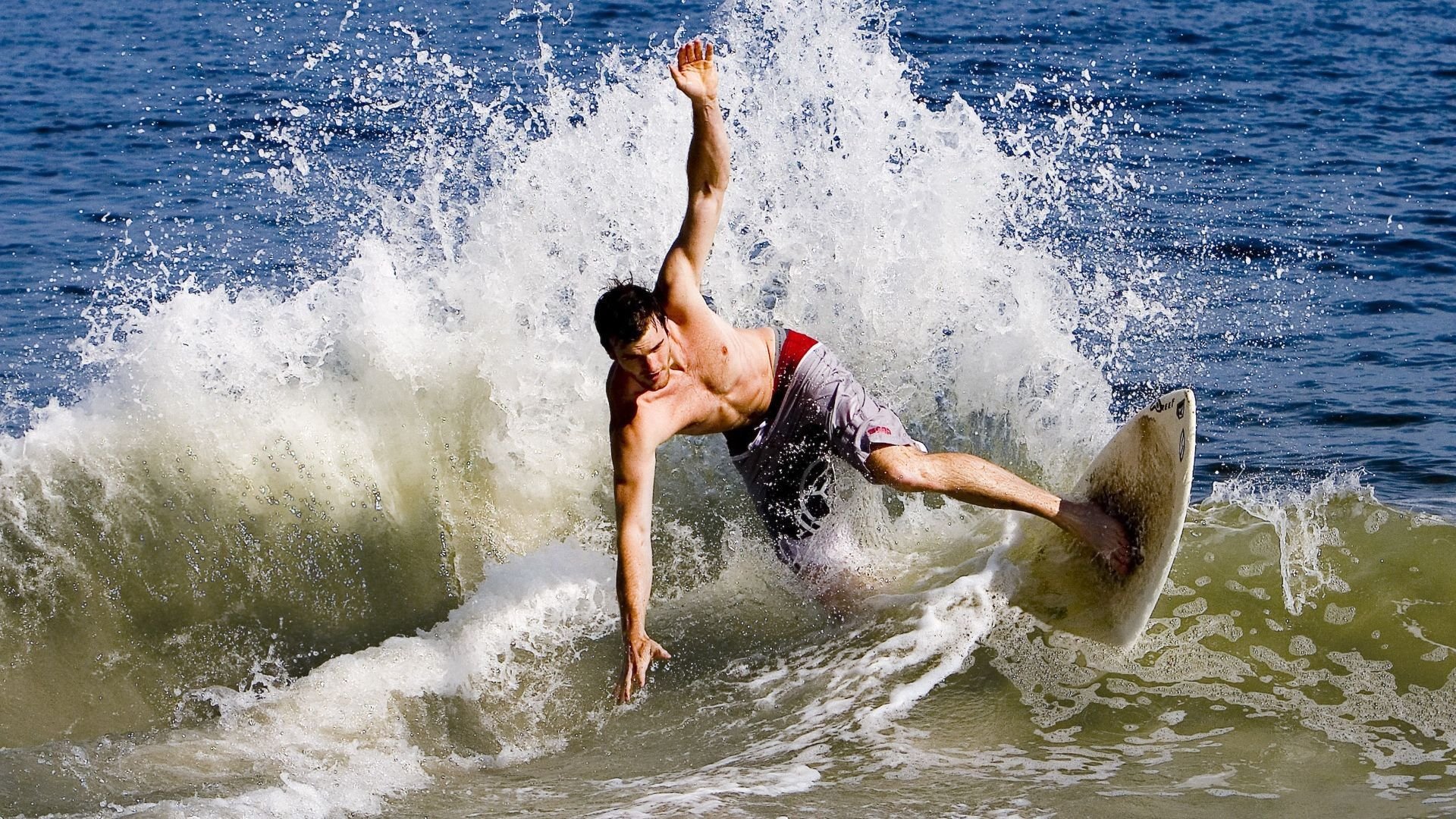 布鲁诺·卡博克洛在NBA夏季联赛中展现三分球能力，nba布鲁诺卡波洛克